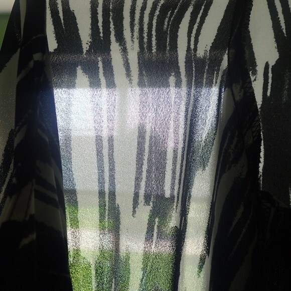 Charming Charlie Black & White Top - M - Picture 10 of 13